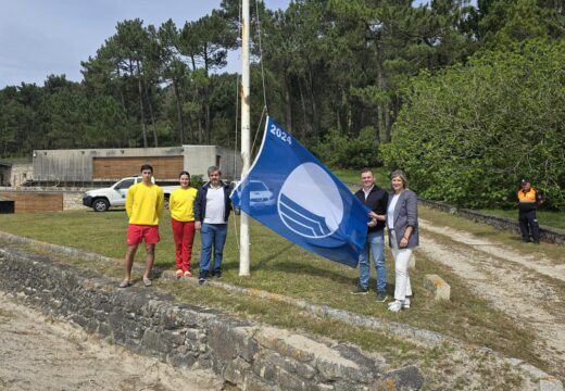 Ponteceso iza as súas treis bandeiras azuis nas praias de Balarés, Ermida e Osmo